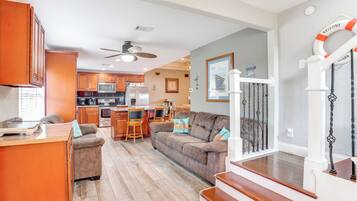 House (3 Bedrooms) | Interior