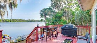 Fish, Swim & More: Lakefront Retreat in Ocklawaha!