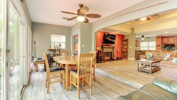 House (3 Bedrooms) | Interior