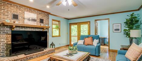 Huis (3 Bedrooms) | Woonruimte | Televisie en boeken