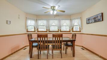 House (3 Bedrooms) | Interior