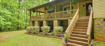 5 Mi to Lake Robinson: Bbq-ready Home w/ Pool