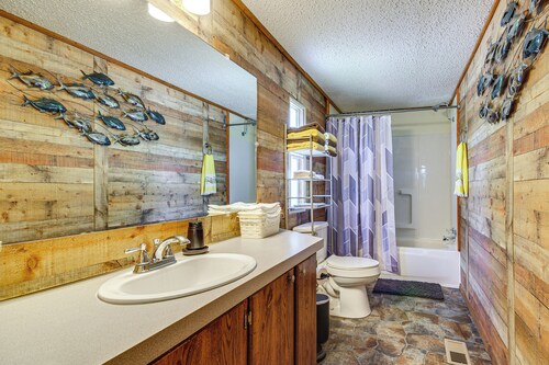 4 Mi to Bennett Spring SP: Dog-friendly Home!