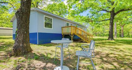 4 Mi to Bennett Spring SP: Dog-friendly Home!