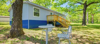 4 Mi to Bennett Spring SP: Dog-friendly Home!