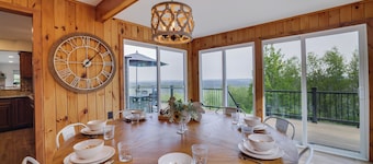 UNBEATABLE MOUNTAIN VIEWS, Tons Of Outdoor Space, Hot Tub, Close To Jim Thorpe!