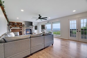 Smart-tv och eldstad