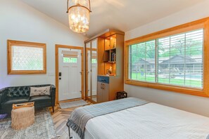 Interior - Boutique-style Barn Stay 4 Mi to Franklin Main St (Franklin)