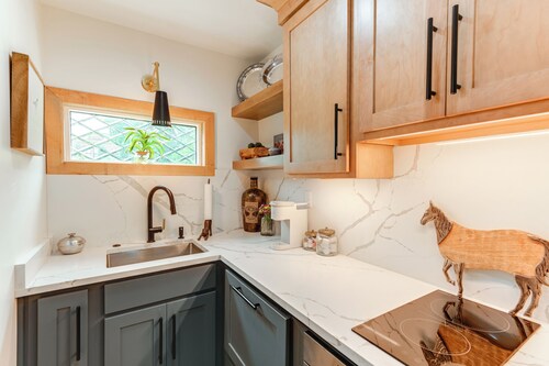 Boutique-style Barn Stay 4 Mi to Franklin Main St