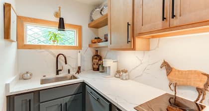 Boutique-style Barn Stay 4 Mi to Franklin Main St