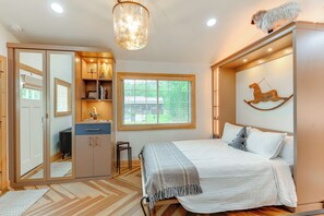 Apartment (0 Bedroom) | Interior - Boutique-style Barn Stay 4 Mi to Franklin Main St (Franklin)