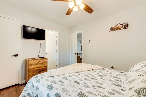 Interior - 13 Mi to Jack Frost Ski Resort: Home w/ Hot Tub (Pocono Lake)