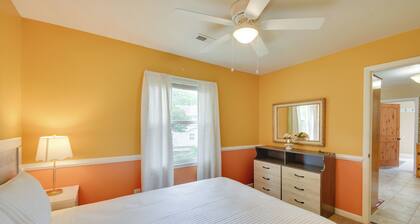 5 Mi to Dtwn: Pet-friendly Gem w/ Yard in Hampton