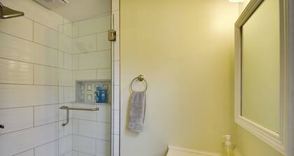 5 Mi to Dtwn: Pet-friendly Gem w/ Yard in Hampton