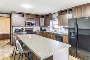 House (3 Bedrooms) | Interior