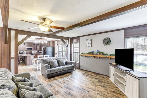 House (3 Bedrooms) | Interior