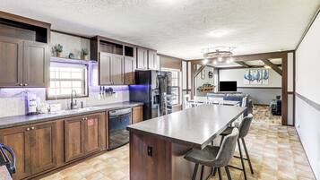 House (3 Bedrooms) | Interior