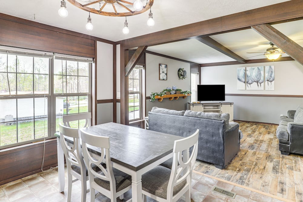 Hot Tub & Fire Pit: Getaway in Sevierville! - Crockettsville, TN