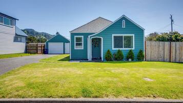Cottage (2 Bedrooms) | Front of property
