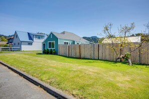 Cottage (2 Bedrooms) | Interior - Walk to Gold Beach: Charming Cottage w/ Yard! (Gold Beach)