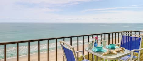 Apartment (2 Bedrooms) | Outdoor dining