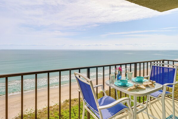 Apartment (2 Bedrooms) | Outdoor dining