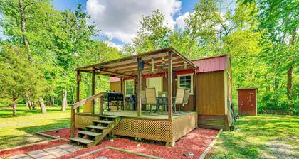 Peaceful Hunting Cabin < 3 Mi to Sam Dale Lake!