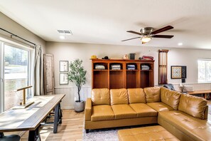 House (3 Bedrooms) | Interior