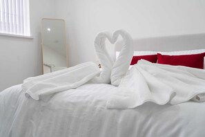 1 habitación, tabla de planchar con plancha, wifi gratis y ropa de cama