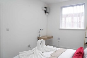 1 habitación, tabla de planchar con plancha, wifi gratis y ropa de cama