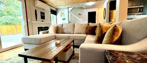 Smart TV, books, stereo