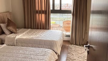 Luxury Apartment, Balcony, Lake View | Wi-fi percuma