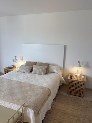 4 Schlafzimmer, Bügeleisen/Bügelbrett, kostenloses WLAN, Bettwäsche