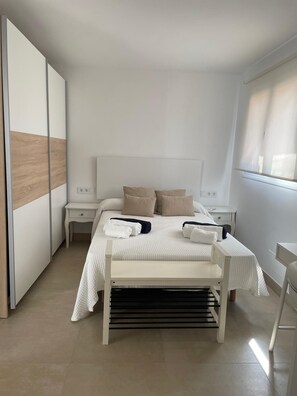 4 chambres, fer et planche à repasser, Wi-Fi gratuit, draps fournis