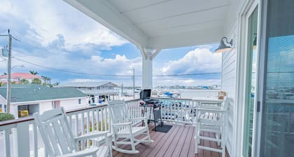 🌊Gorgeous Harbor Views | Private Elevator | Premier Island Escape🌊