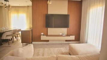 Villa, patio, vista al jardín | Comedor