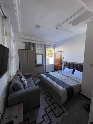 2 bedrooms, iron/ironing board, free WiFi, wheelchair access