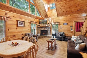 Smart-TV, peis, DVD-spiller og fotballspill