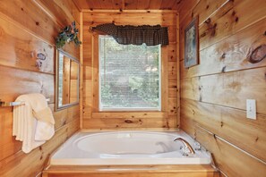 Ducha, bañera de hidromasaje, toallas