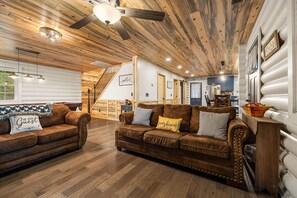 Smart-TV, Kamin, Videospiele, DVD-Player