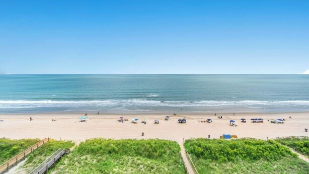 På stranden