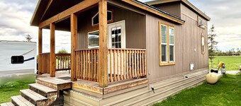 Cozy Tiny Home Cabin by Hot Springs, Zip Line, Golf!