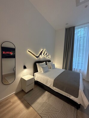 Dobbeltrom – comfort, byutsikt | Safe på rommet, skrivebord og wi-fi (inkludert)