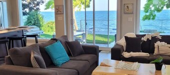 COZY COTTAGE ON THE LAKE