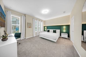 6 habitaciones, tabla de planchar con plancha, cuna de viaje y wifi