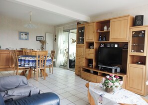 Living area - Lovely house, beautiful sea view, quiet location. The beach and c (Saint-Armel)