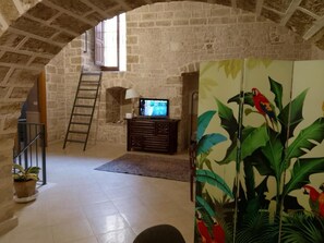 Interior - In the very center of Bitonto, pets allowed, historic apartment (Bitonto)
