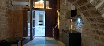 In the very center of Bitonto, pets allowed, historic apartment