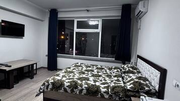 Kahden hengen huone | Työpöytä, kannettavalle tietokoneelle sopiva työtila, ilmainen Wi-Fi