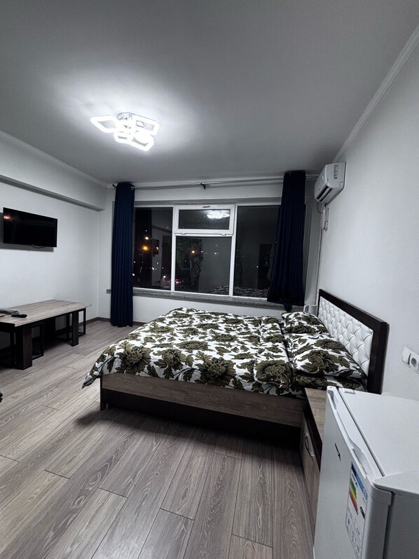 Habitación doble | Escritorio, espacio para trabajar con laptop y wifi gratis 
